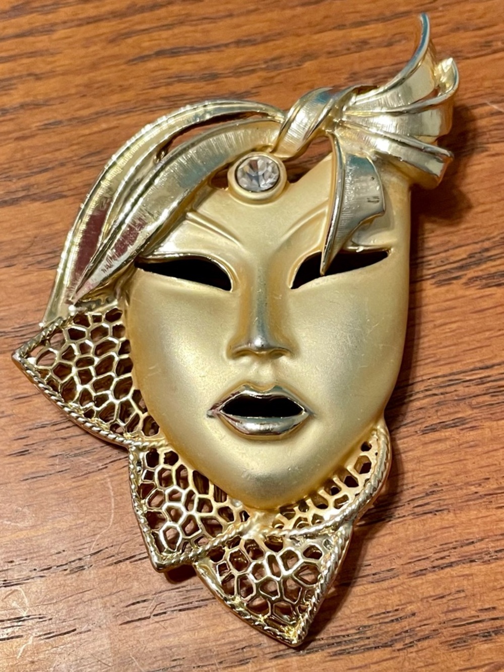 Masquerade Lady Face Brooch Gold Tone - Picture 4 of 4